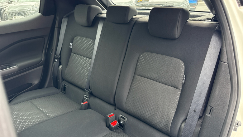 Nissan Juke 1.0 DiG-T 114 Acenta 5dr DCT Petrol Hatchback
